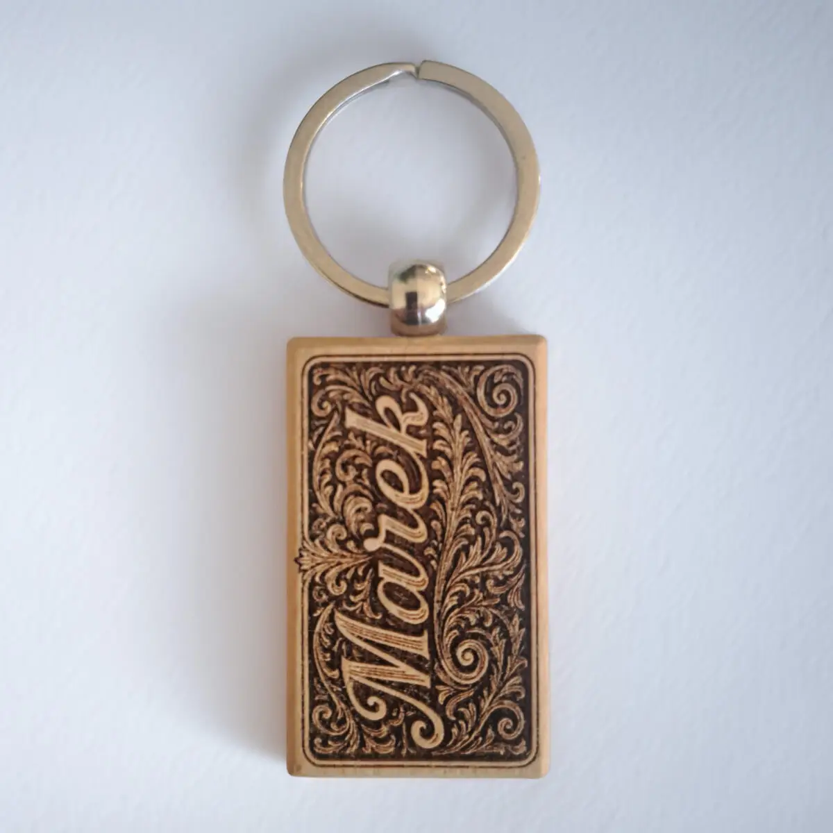 20260203_151422b-copieb.jpg Porte‑clé rectangle en bois clair – Personnalisable en ligne