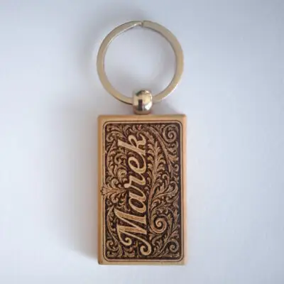 20260203_151422b-copieb.jpg Porte‑clé rectangle en bois clair – Personnalisable en ligne