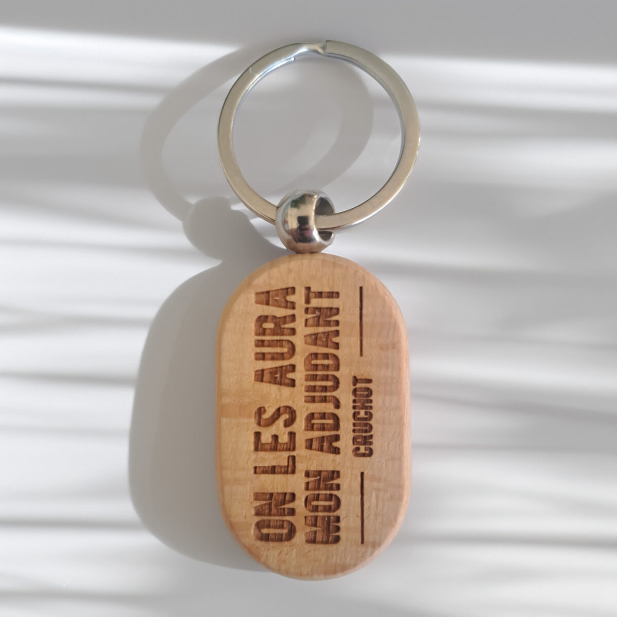 20260203_151450b-copief.jpg Porte‑clé galet en bois clair – Personnalisable en ligne