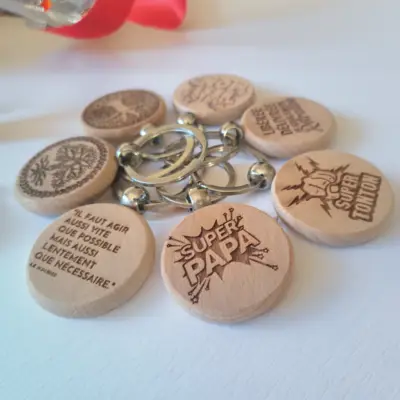 Porte‑clé rond en bois clair – Personnalisable en ligne