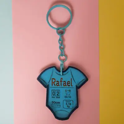 Porte‑clé de naissance en bois – Personnalisable en ligne